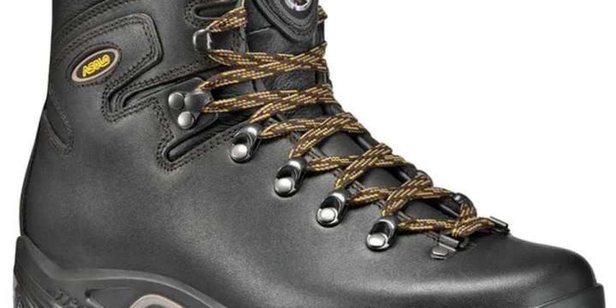 Key Factors to Consider While Buying Womens Hiking Shoes